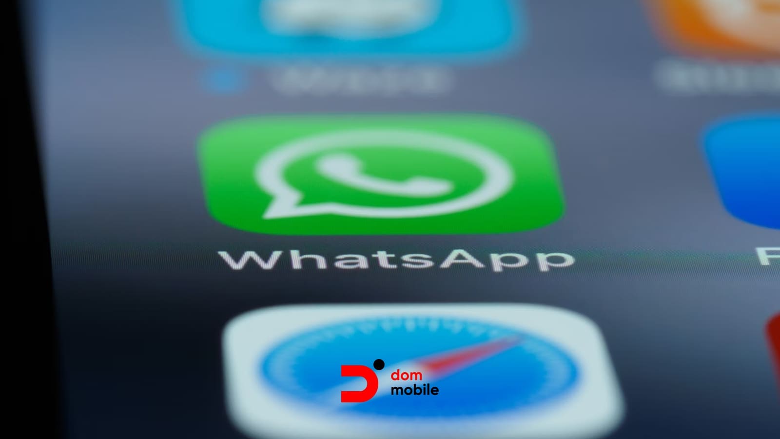WhatsApp примеряет Liquid Glass: почему новый дизайн iOS важен даже для выбора смартфона